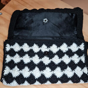 pochette fait main au crochet